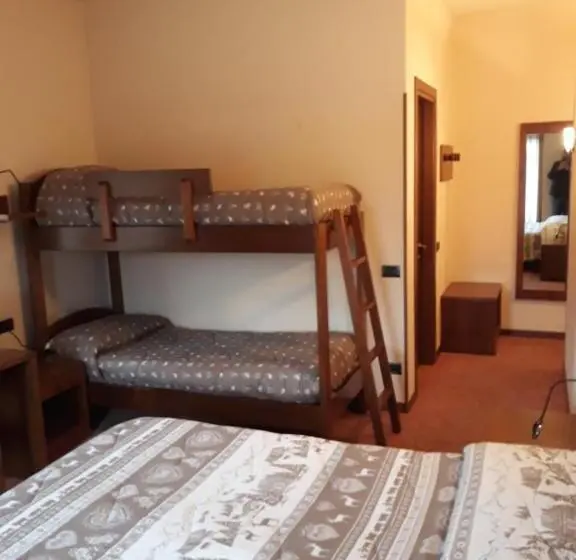 スタンダード４人部屋, Albergo Piazzatorre