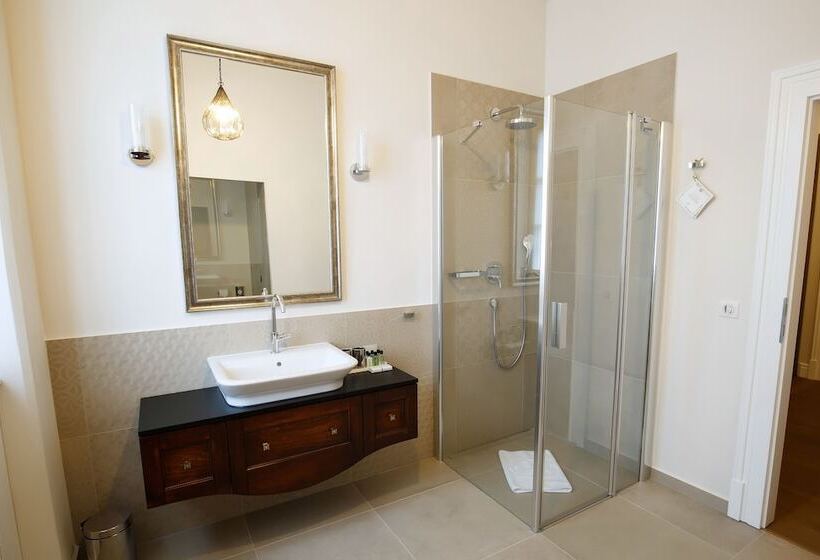 اتاق لوکس, Château Gbeľany