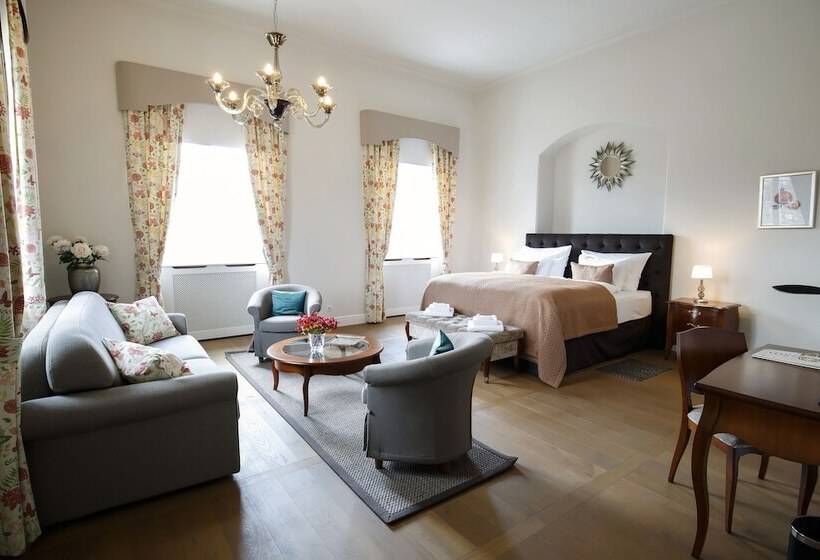 اتاق لوکس, Château Gbeľany