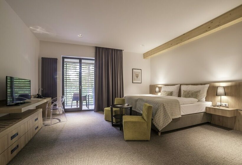 اتاق سوپریور با بالکن, Château Gbeľany