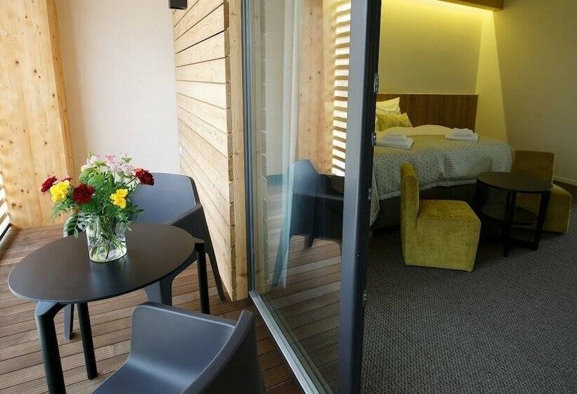 اتاق سوپریور با بالکن, Château Gbeľany