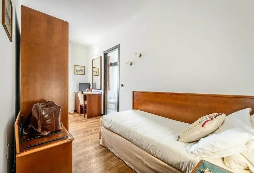 Chambre Standard Individuelle, Daunia