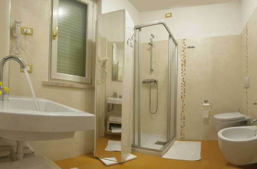 スタンダードトリプルルーム, Eva