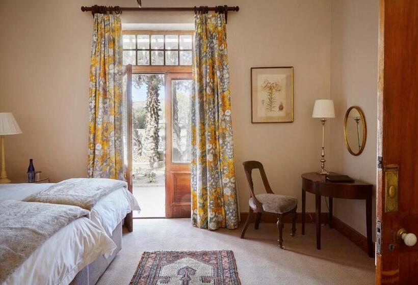 غرفة ديلوكس, Lord Milner