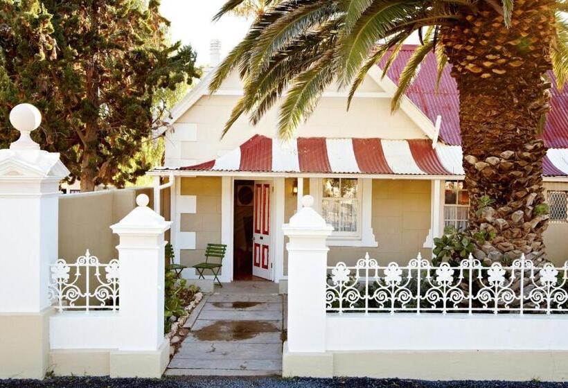 غرفة سوبيريور, Lord Milner