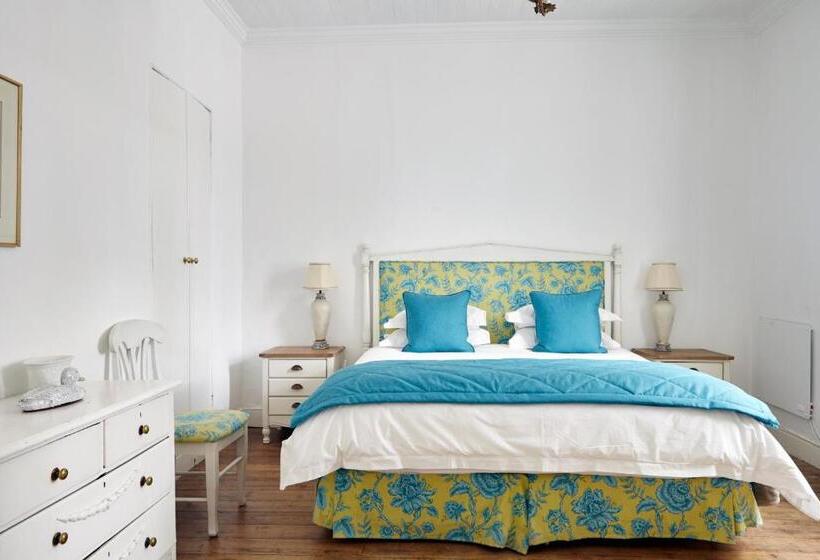 غرفة عائلية, Lord Milner