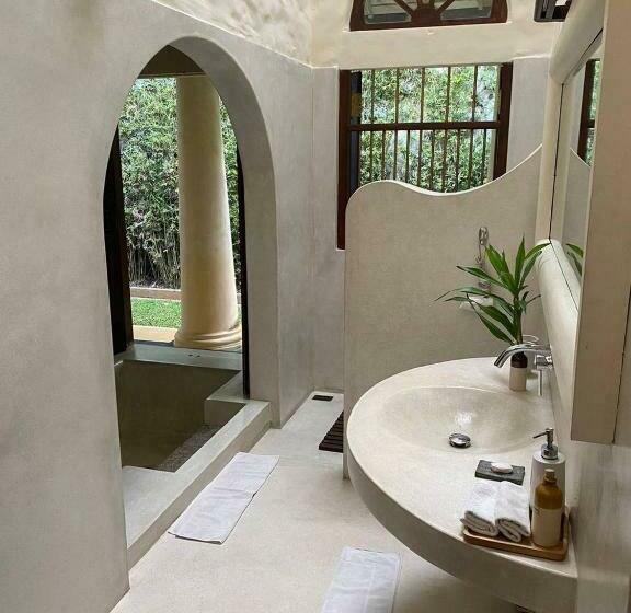 Номер Deluxe, Pedlars Manor