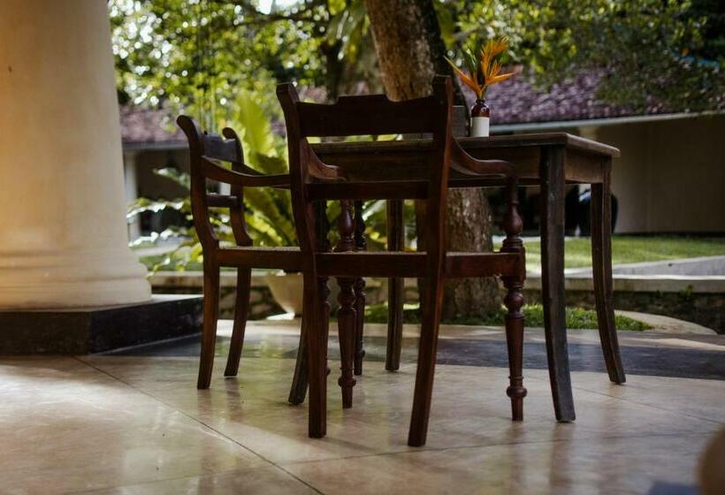 豪华房间, Pedlars Manor