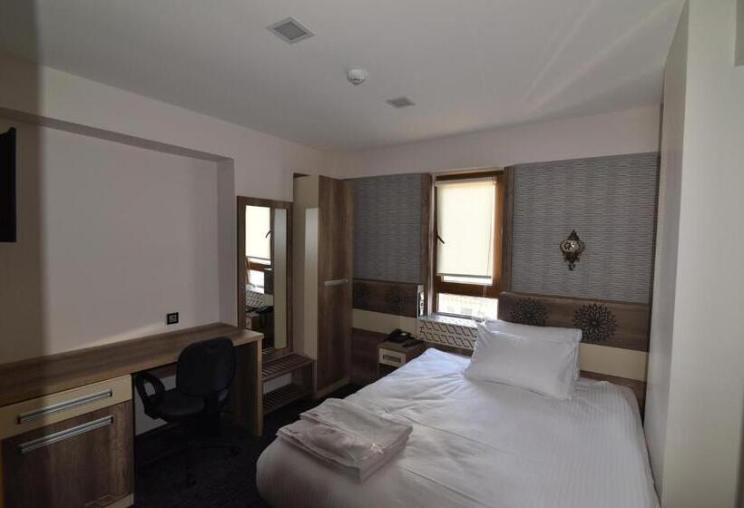 غرفة ديلوكس, Saltuk