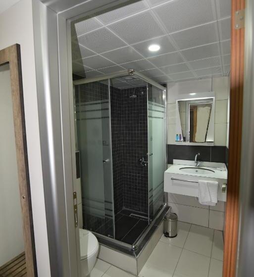 غرفة ديلوكس ثلاثية, Saltuk