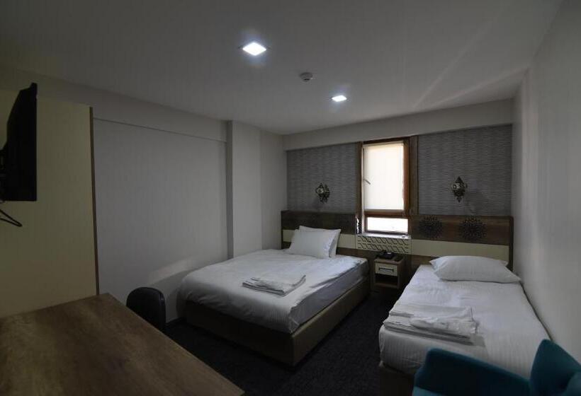 غرفة ديلوكس ثلاثية, Saltuk