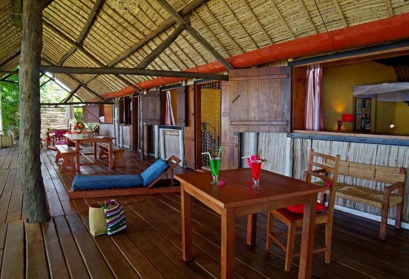 اتاق خانوادگی با چشم‌انداز دریا, Villas De Vohilava