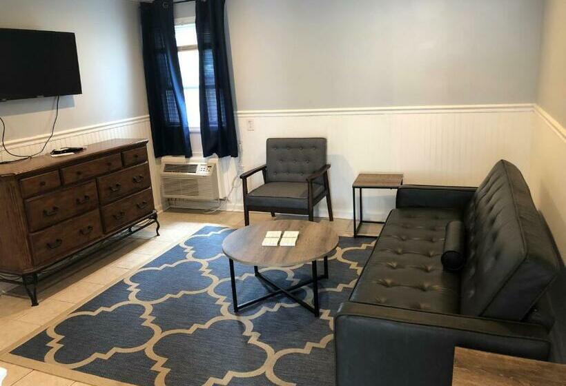 جناح, Boardwalk Beach Inn