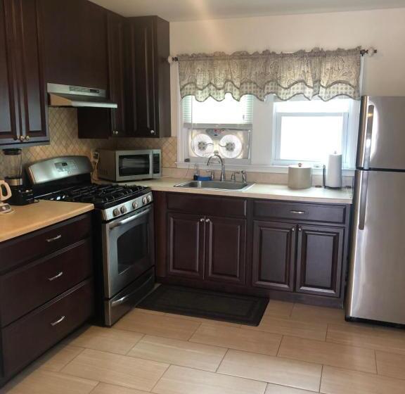 شقة غرفتين, Boardwalk Beach Inn