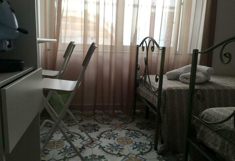 اتاق دوبلکس, La Corte Del Re Borbone