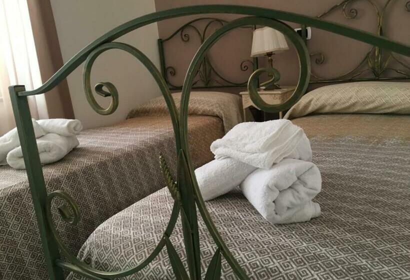 اتاق دوبلکس, La Corte Del Re Borbone