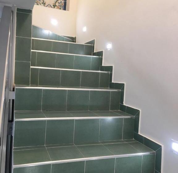 اتاق دوبلکس, La Corte Del Re Borbone