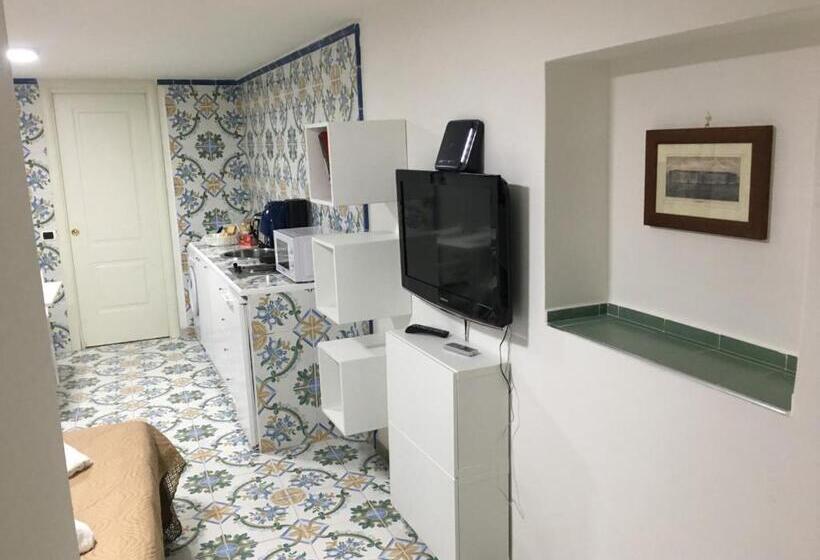 اتاق استاندارد, La Corte Del Re Borbone