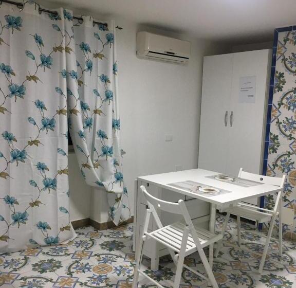 اتاق استاندارد, La Corte Del Re Borbone