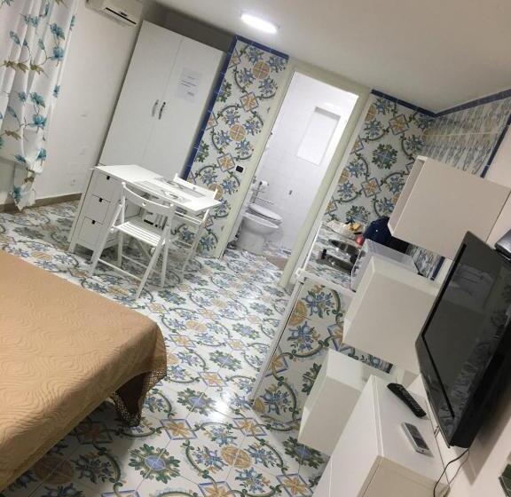 اتاق استاندارد, La Corte Del Re Borbone