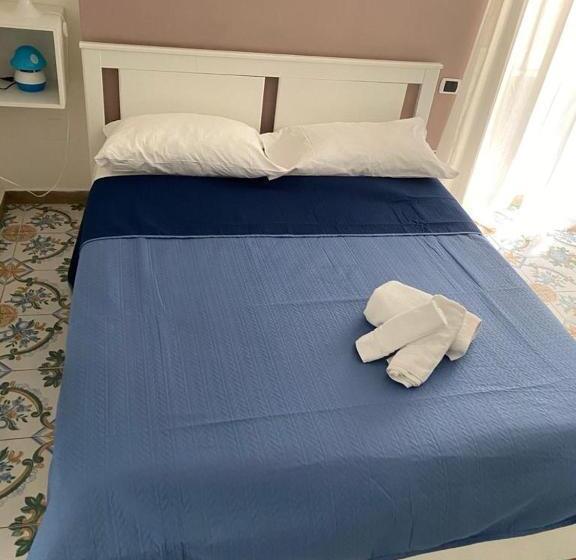 اتاق استاندارد, La Corte Del Re Borbone