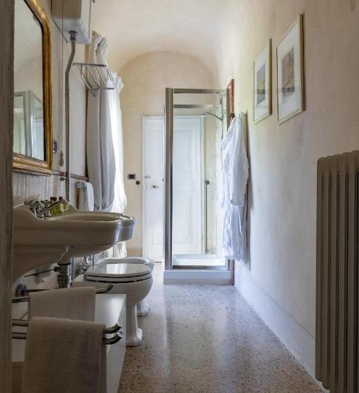 מיטת קינג בסוויטה, Villa Scorzi   Relais De Charme