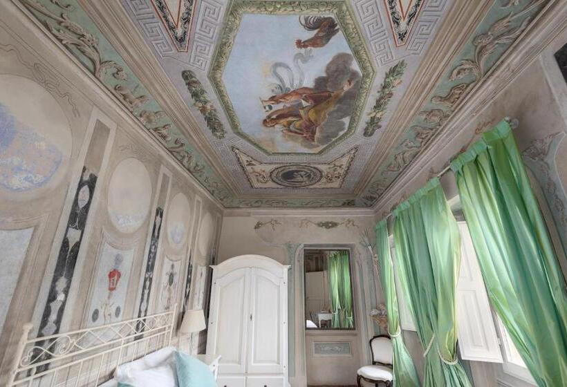 מיטת קינג בסוויטה, Villa Scorzi   Relais De Charme