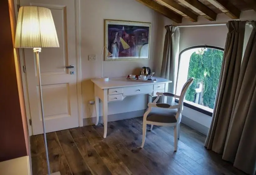 庭の見えるジュニアスイート, Villa Scorzi   Relais De Charme