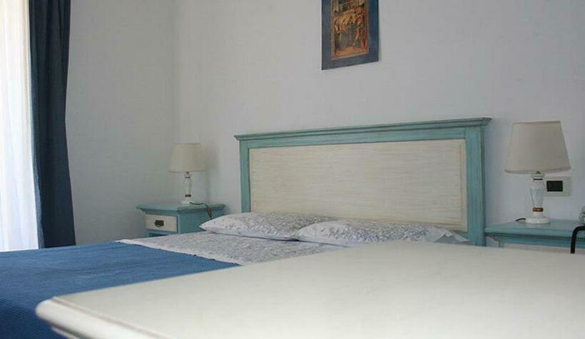 이코노미 룸, Celeste