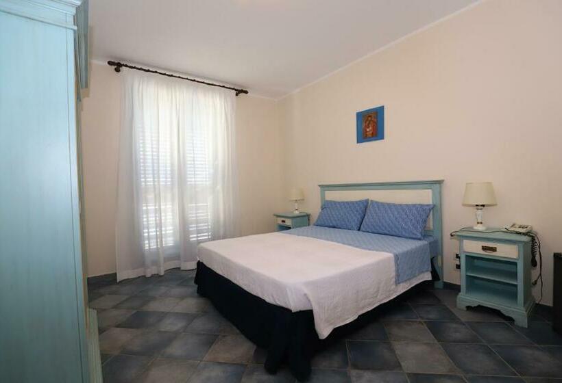 이코노미 룸, Celeste