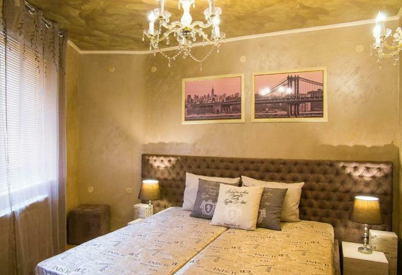 חדר סטנדרט, Jorela Family