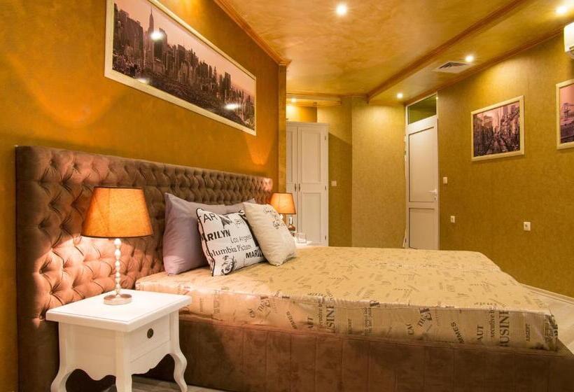 חדר דלוקס, Jorela Family