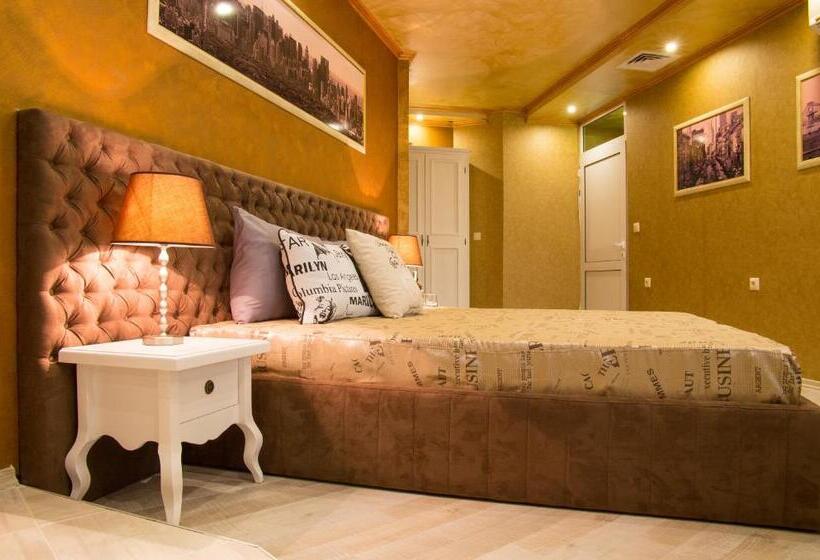 חדר דלוקס, Jorela Family