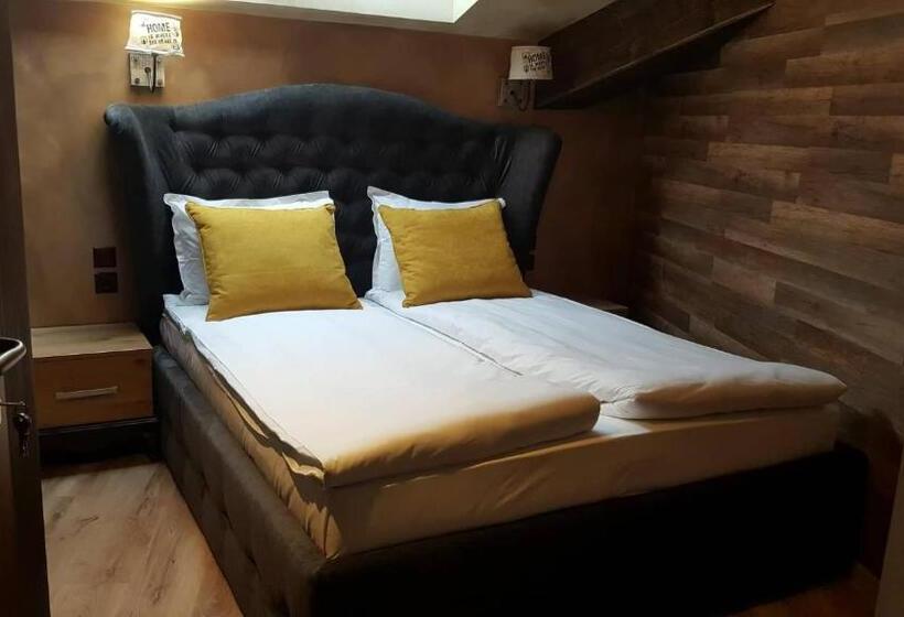 חדר דלוקס, Jorela Family