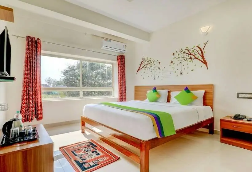 デラックスルーム, Treebo Atithi Comforts, 1 Km From Nisargadhama Forest
