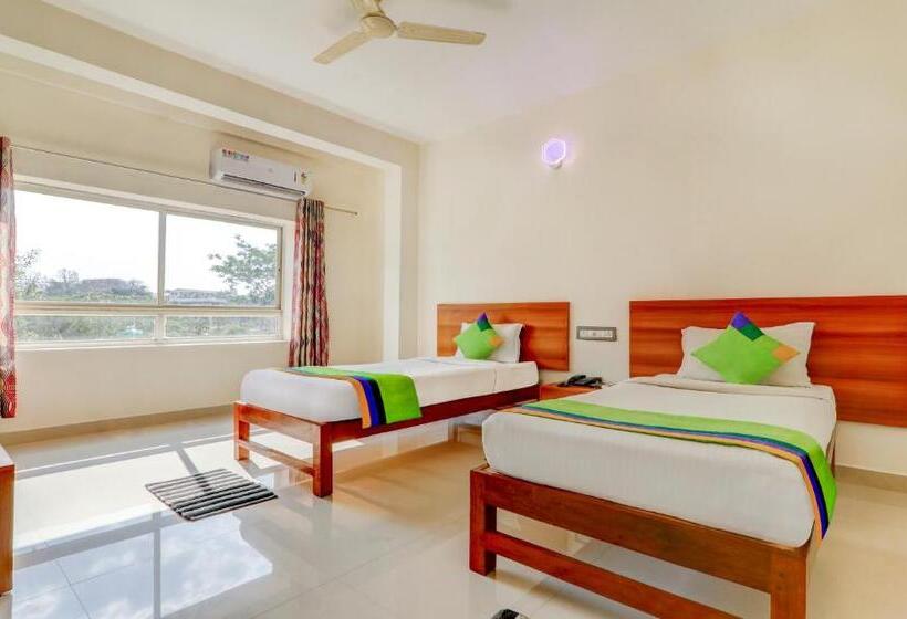 Standard-huone, Treebo Atithi Comforts, 1 Km From Nisargadhama Forest