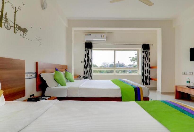 Deluxe-huone, Treebo Atithi Comforts, 1 Km From Nisargadhama Forest