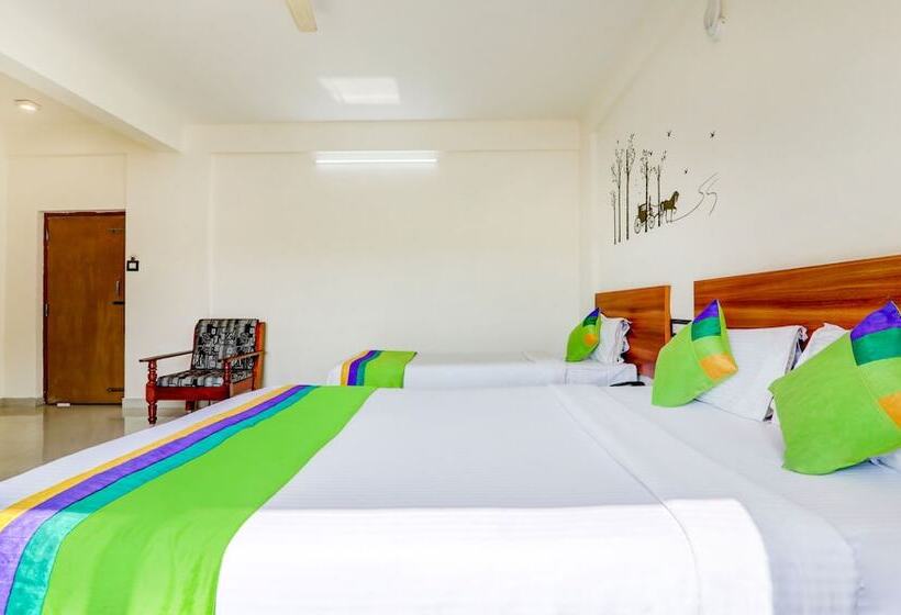 Deluxe-huone, Treebo Atithi Comforts, 1 Km From Nisargadhama Forest