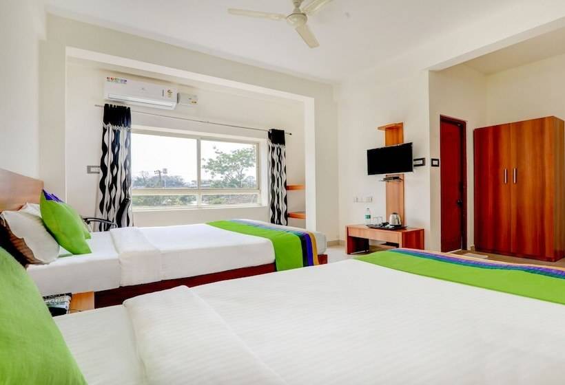 Deluxe-huone, Treebo Atithi Comforts, 1 Km From Nisargadhama Forest