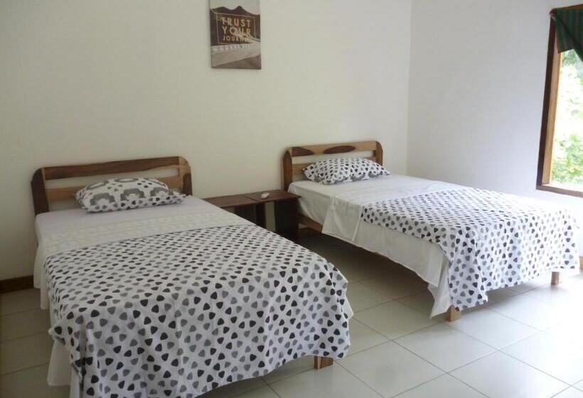 اتاق استاندارد, Dewi Garden Guesthouse