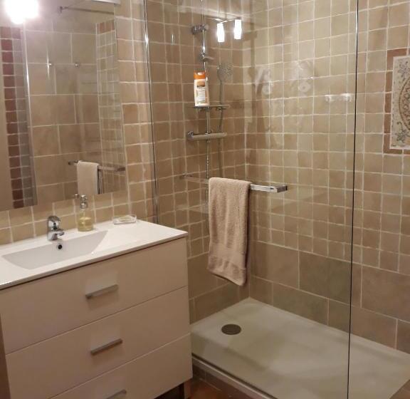 스탠다드 스튜디오 풀장 전망, Le Mas Des Vergers