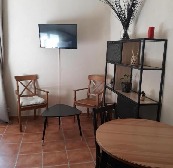 스탠다드 스튜디오 풀장 전망, Le Mas Des Vergers