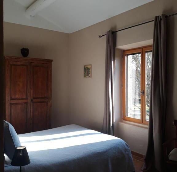 스탠다드 스튜디오 풀장 전망, Le Mas Des Vergers