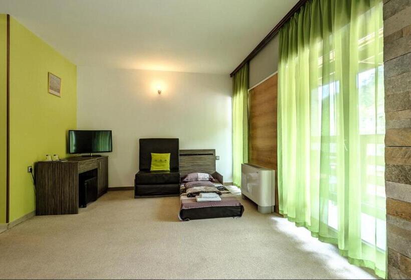 标准三人间, Family Hotel Bohema