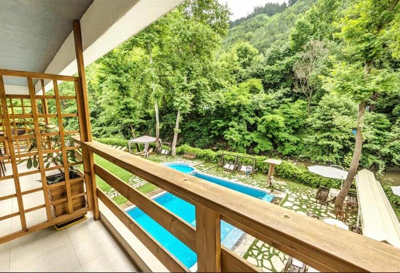 标准三人间, Family Hotel Bohema