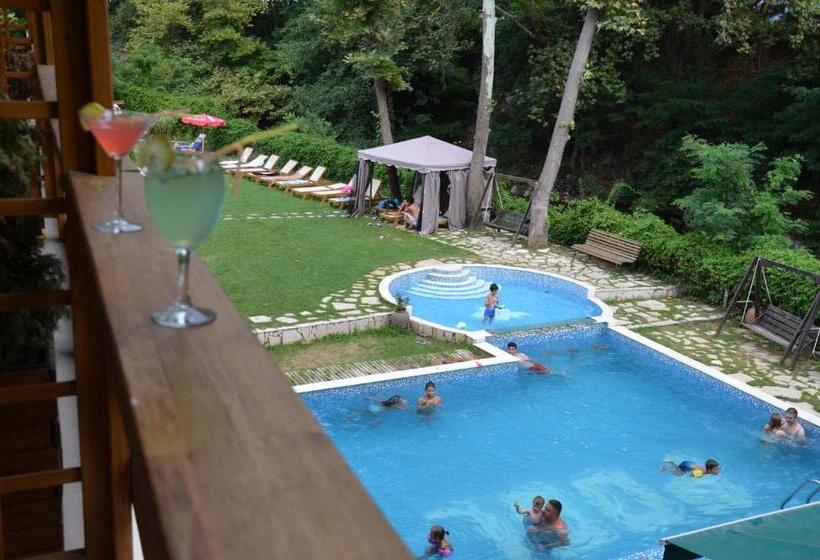 标准三人间, Family Hotel Bohema