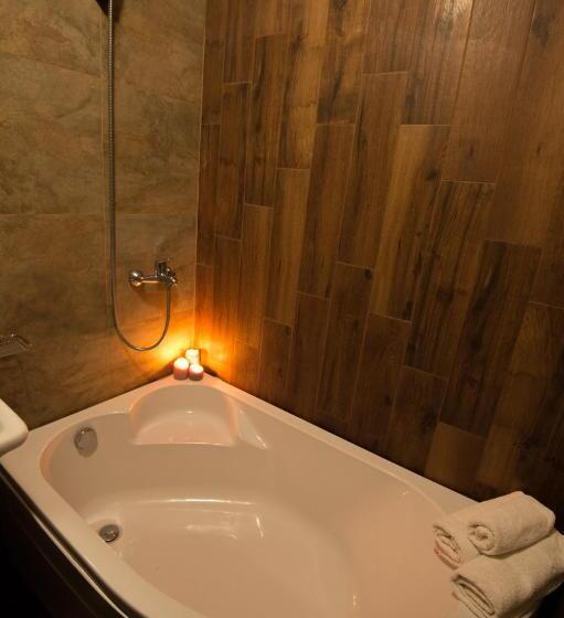 标准三人间, Family Hotel Bohema