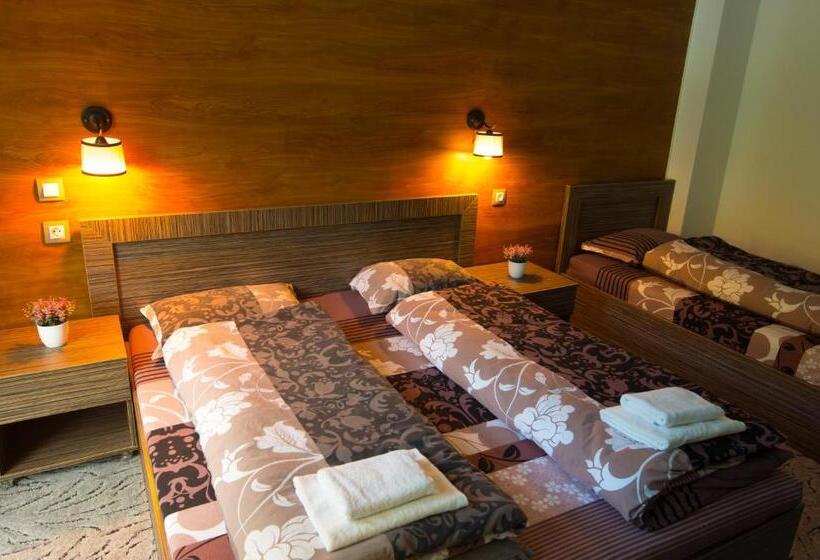 标准三人间, Family Hotel Bohema