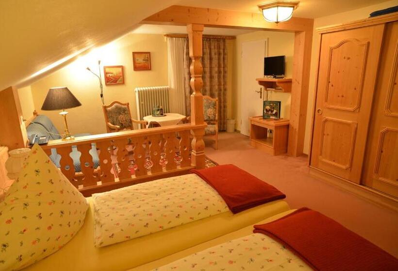 חדר סטנדרט לשלושה עם מרפסת, Adlerschanze