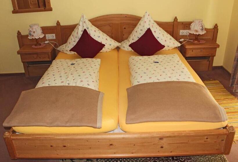 חדר סטנדרט לשלושה עם מרפסת, Adlerschanze